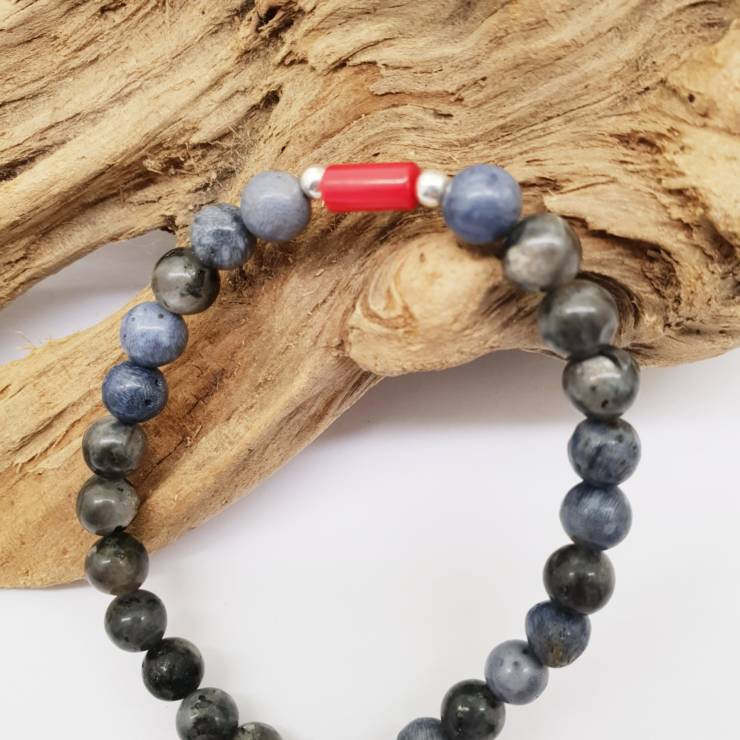 Bracelet perles naturelle corail bleu 6mm et perle de corail rouge