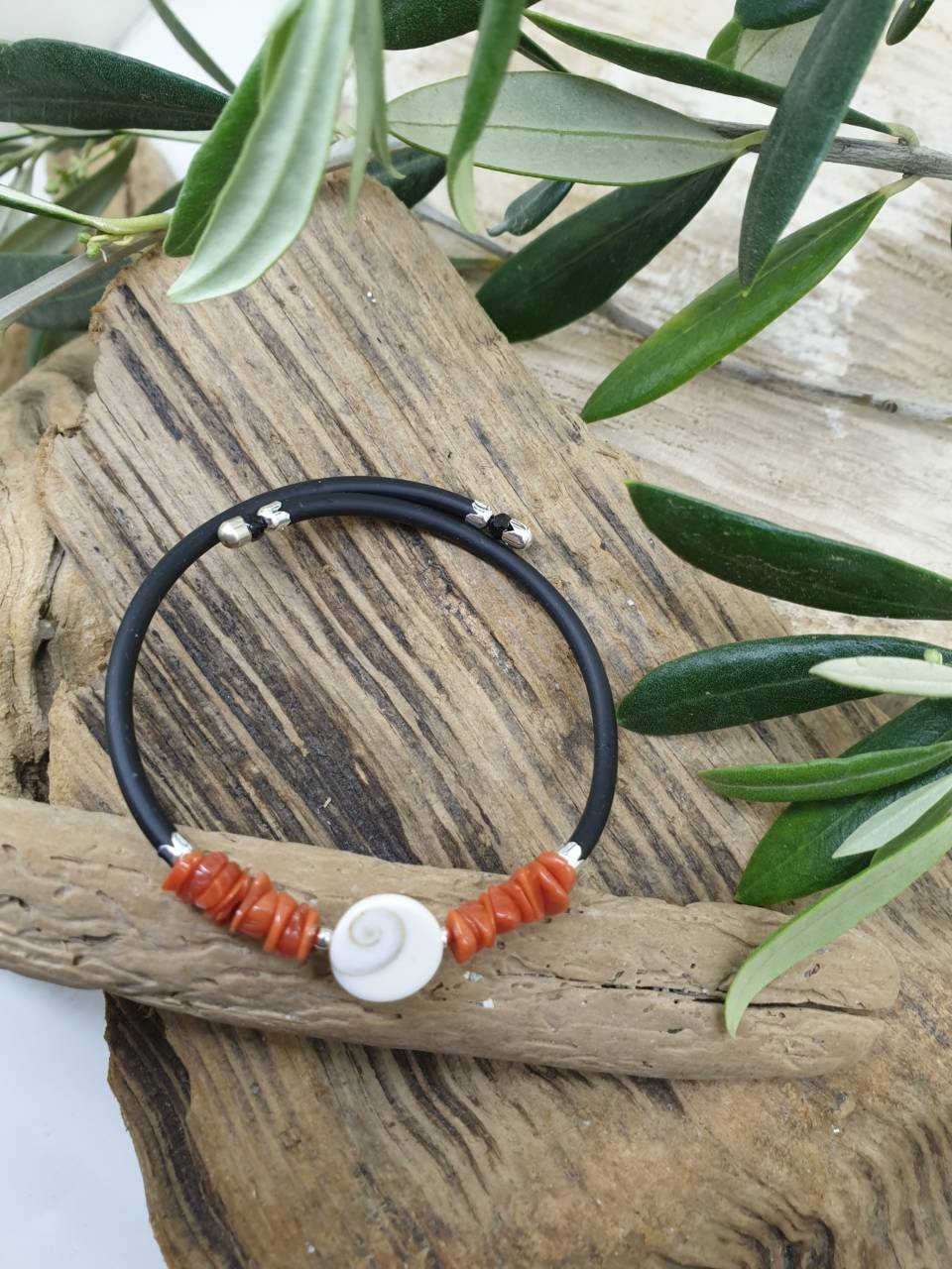 Bracelet corail avec œil de sainte-Lucie Bracelet semi-rigide, à mémoire de forme S'adapte à tous poignets Petites perles argent 925mm