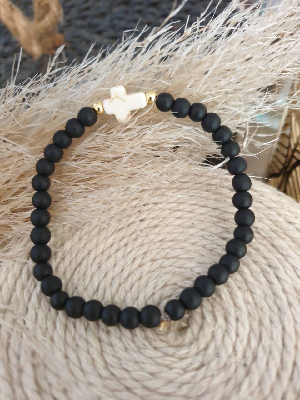 Bracelet pierres naturelles onyx noire et croix naturelle