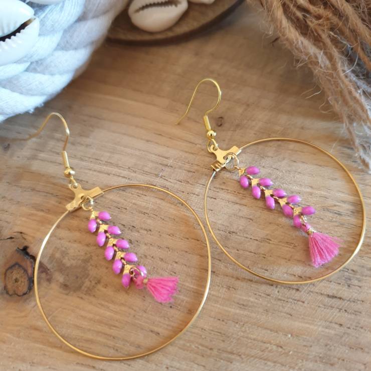 Boucles d'oreilles chaîne épis couleur rose et doré orné d'un pompon, créoles diamètre 4cm Confectionner à la main  Matériel acier inoxydable