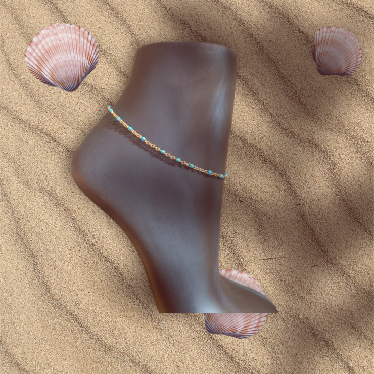 Chaîne bracelet de cheville perles doré émaillées bleue, S'adapte à toute les chevilles grâce à sa chaînette d'extension.  Matière de la chaîne cheville acier inoxydable doré. 13€