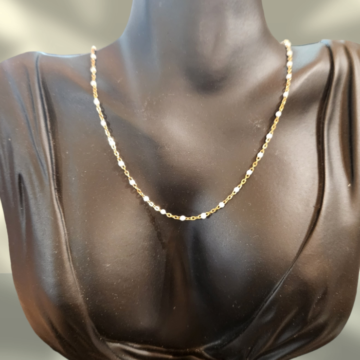 Création de collier en acier inoxydable avec perle émaillée colorée blanche, fermoir mousqueton Ajustable de 38cm à 42cm grâce à sa chaînette