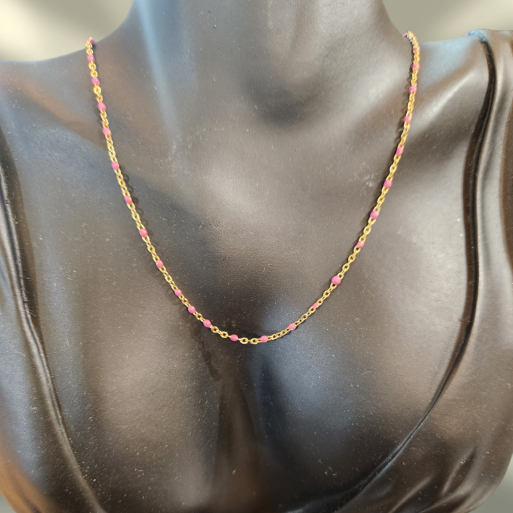 Création de collier en acier inoxydable avec perle émaillée colorée rose, fermoir mousqueton Ajustable de 38cm à 42cm grâce à sa chaînette 