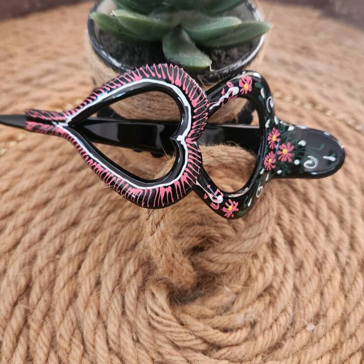 Bon maintien pour cheveux long et mi-long, s'adapte aussi pour cheveux épais