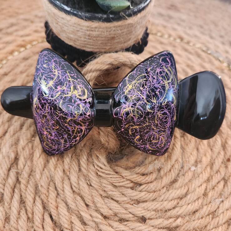 Pince à cheveux peinte à la main, un bel accessoire pour votre coiffure.  S'adapte à toute chevelure.