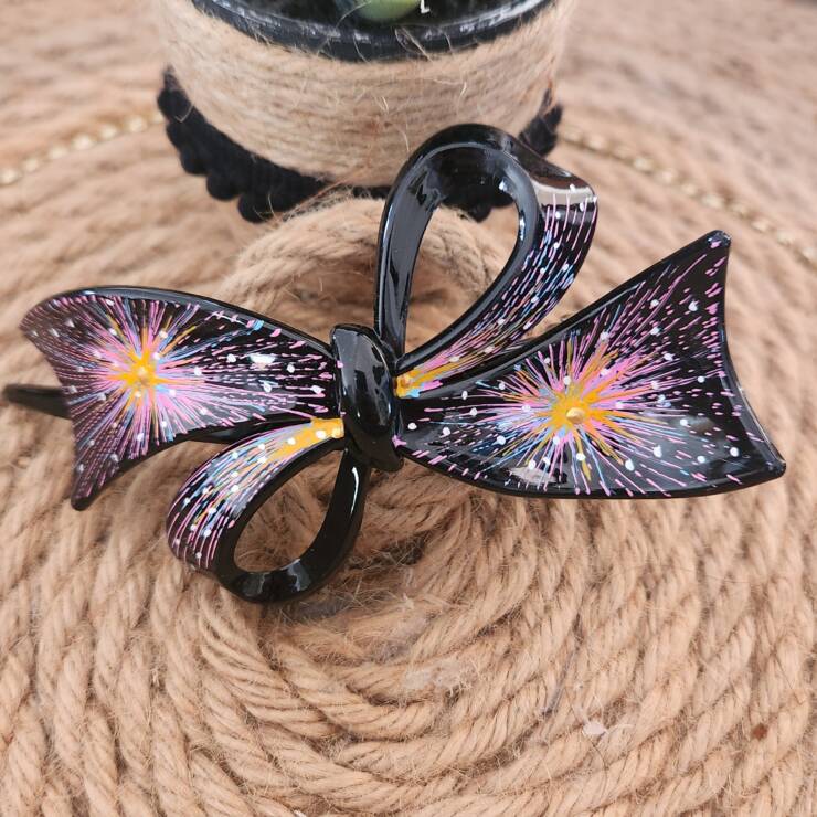 Pince à cheveux peinte à la main, un bel accessoire pour votre coiffure.  S'adapte à toute chevelure.