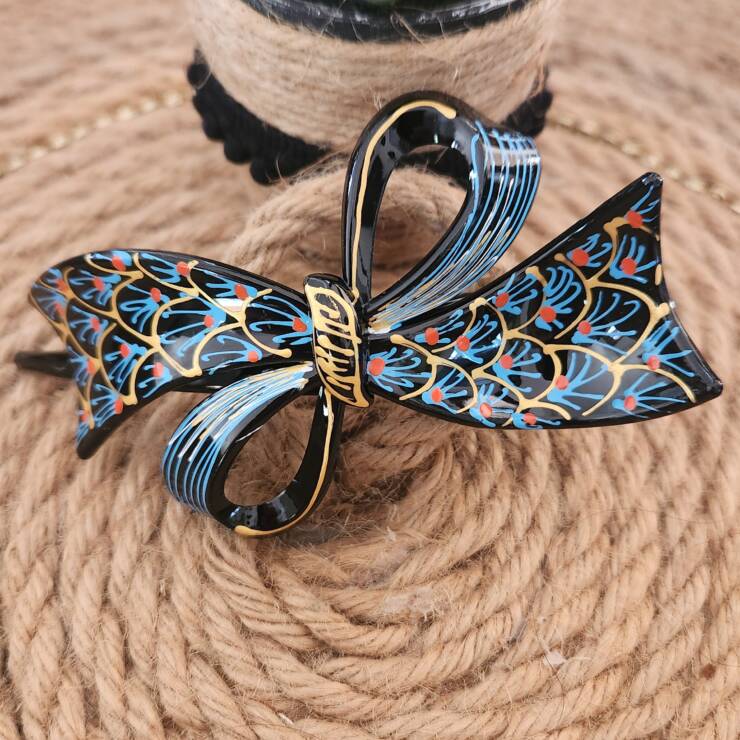 Pince à cheveux peinte à la main, un bel accessoire pour votre coiffure.  S'adapte à toute chevelure.