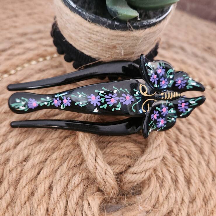 Pince à cheveux peinte à la main, un bel accessoire pour votre coiffure. Bon maintien pour cheveux fins et mi-long, s'adapte aussi pour cheveux épais à porter en demi-couette