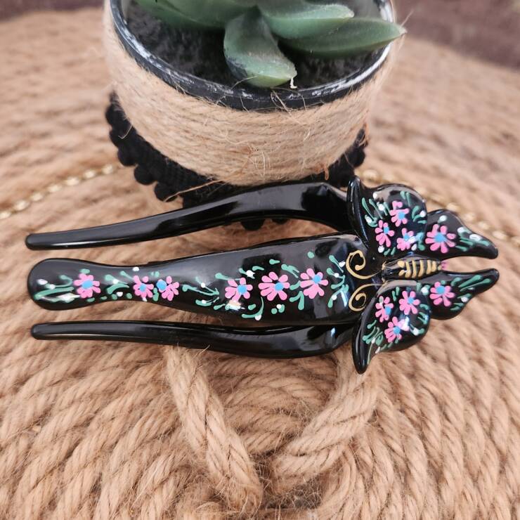 Pince à cheveux peinte à la main, un bel accessoire pour votre coiffure. Bon maintien pour cheveux fins et mi-long, s'adapte aussi pour cheveux épais à porter en demi-couette
