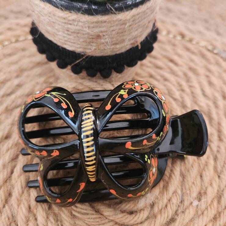Pince à cheveux peinte à la main, un bel accessoire pour votre coiffure. Bon maintien pour cheveux fins et mi-long, s'adapte aussi pour cheveux épais à porter en demi-couette