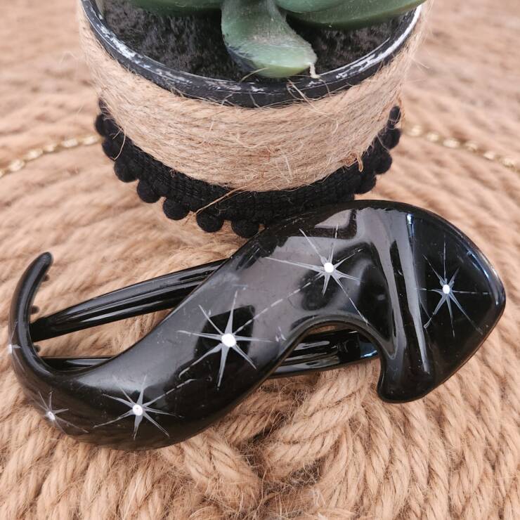 Pince à cheveux peinte à la main, un bel accessoire pour votre coiffure. Bon maintien pour cheveux fins et mi-long, s'adapte aussi pour cheveux épais à porter en demi-couette