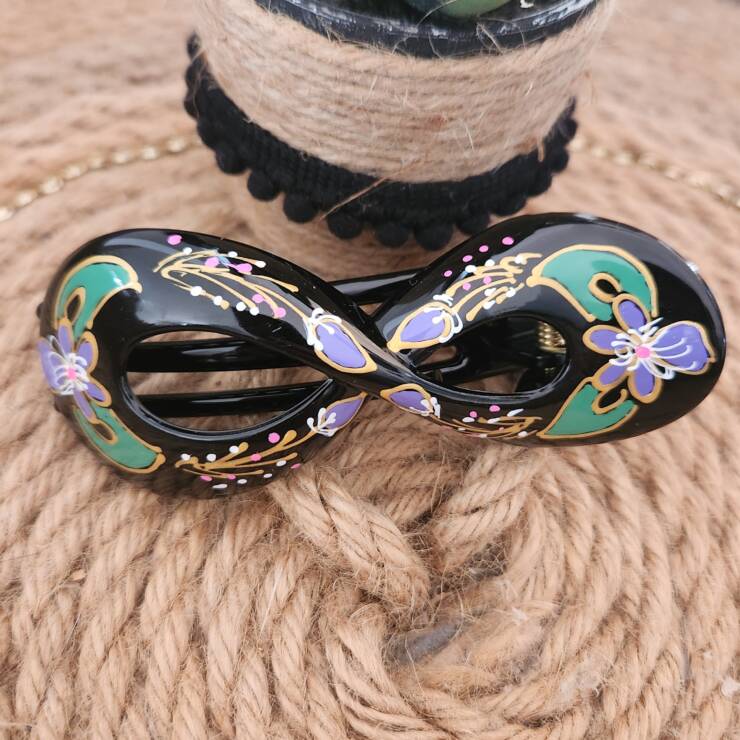 Pince à cheveux peinte à la main, un bel accessoire pour votre coiffure. Bon maintien pour cheveux fins et mi-long, s'adapte aussi pour cheveux épais à porter en demi-couette